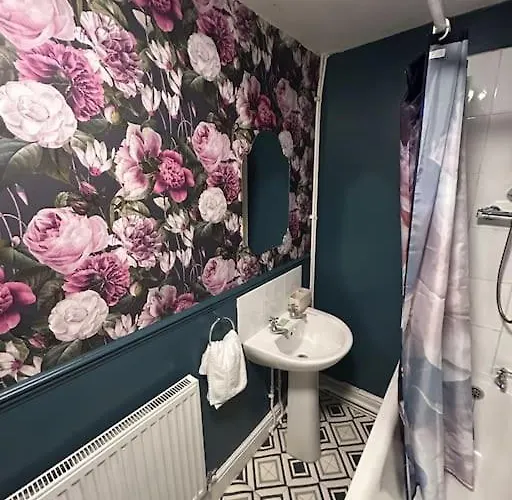 Modern 2 Bed In City Centre *