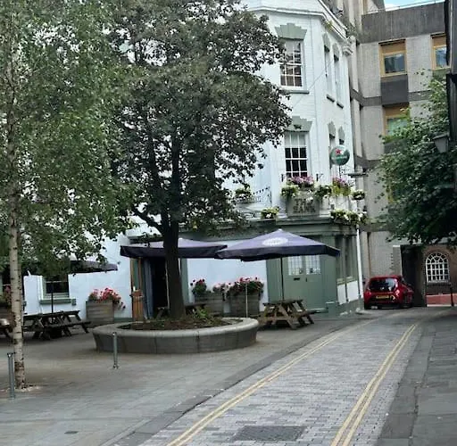 Modern 2 Bed In City Centre * 布里斯托