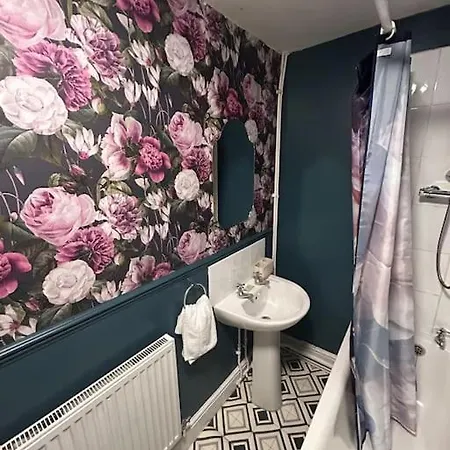 Modern 2 Bed In City Centre *