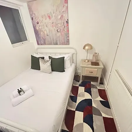 Modern 2 Bed In City Centre Apartment *